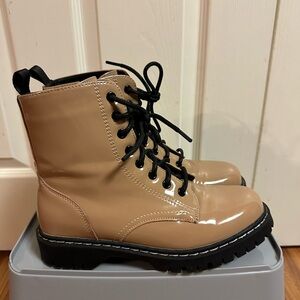Women’s Unionbay Tan Shiny Zipper Combat Boots Size 8
